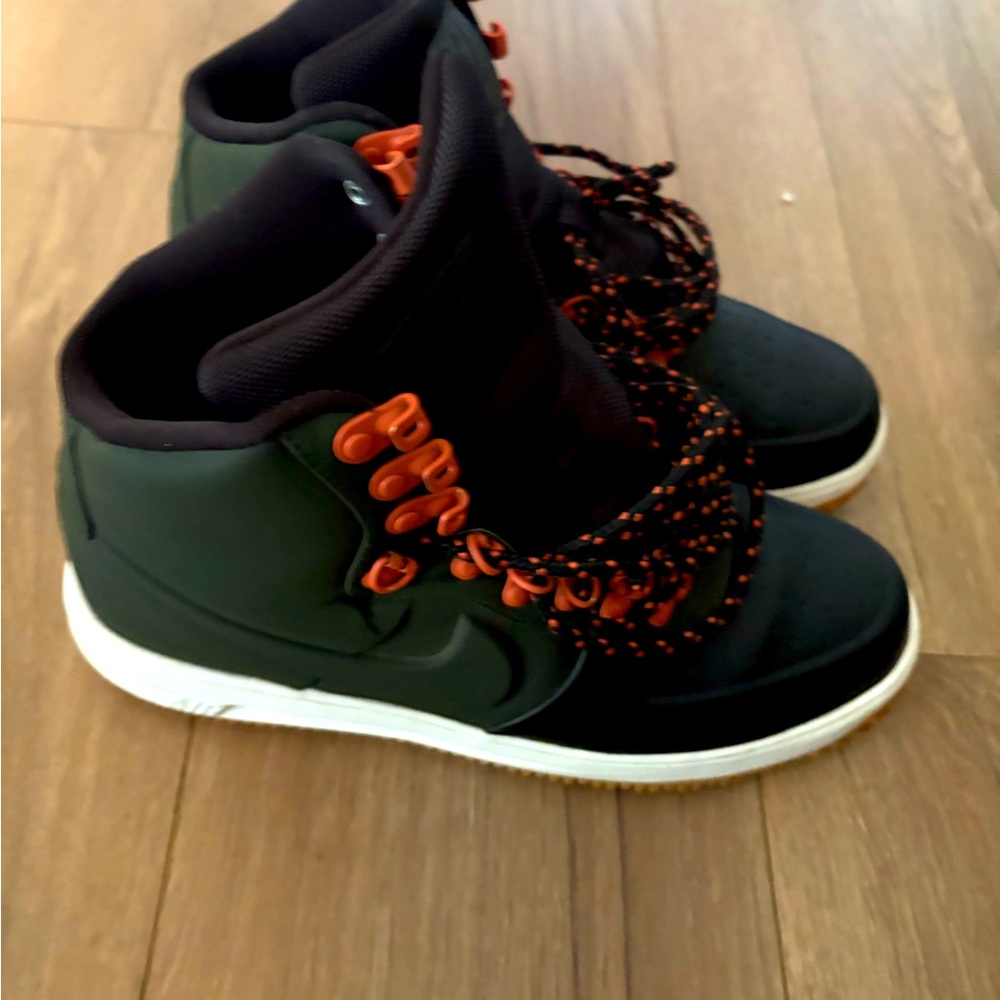 Snow Style Green & Black Nike Sneakers One Of A Kind.  Nobody Had These ❗️